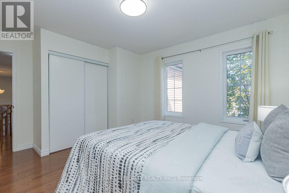 17 WESTON CRESCENT - 25