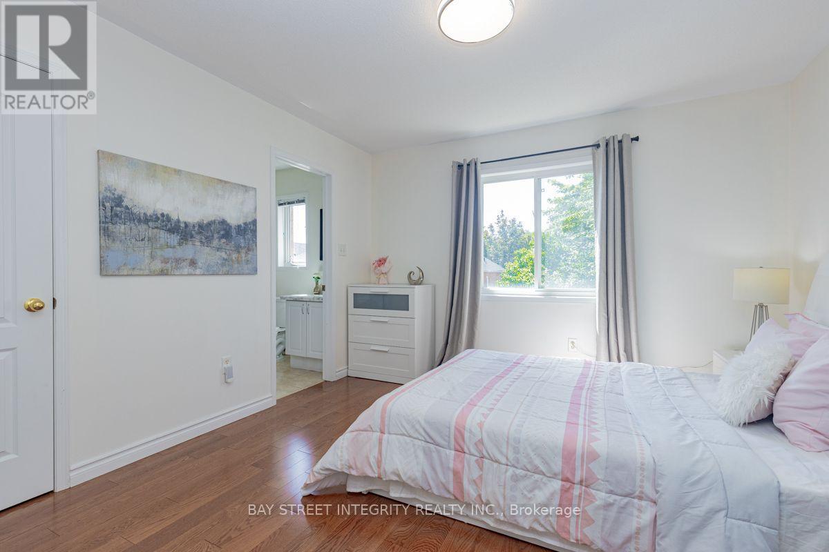 17 WESTON CRESCENT - 27