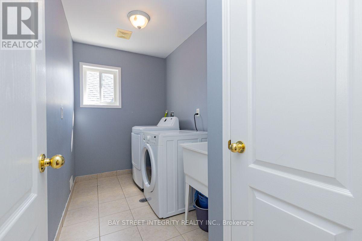 17 WESTON CRESCENT - 30