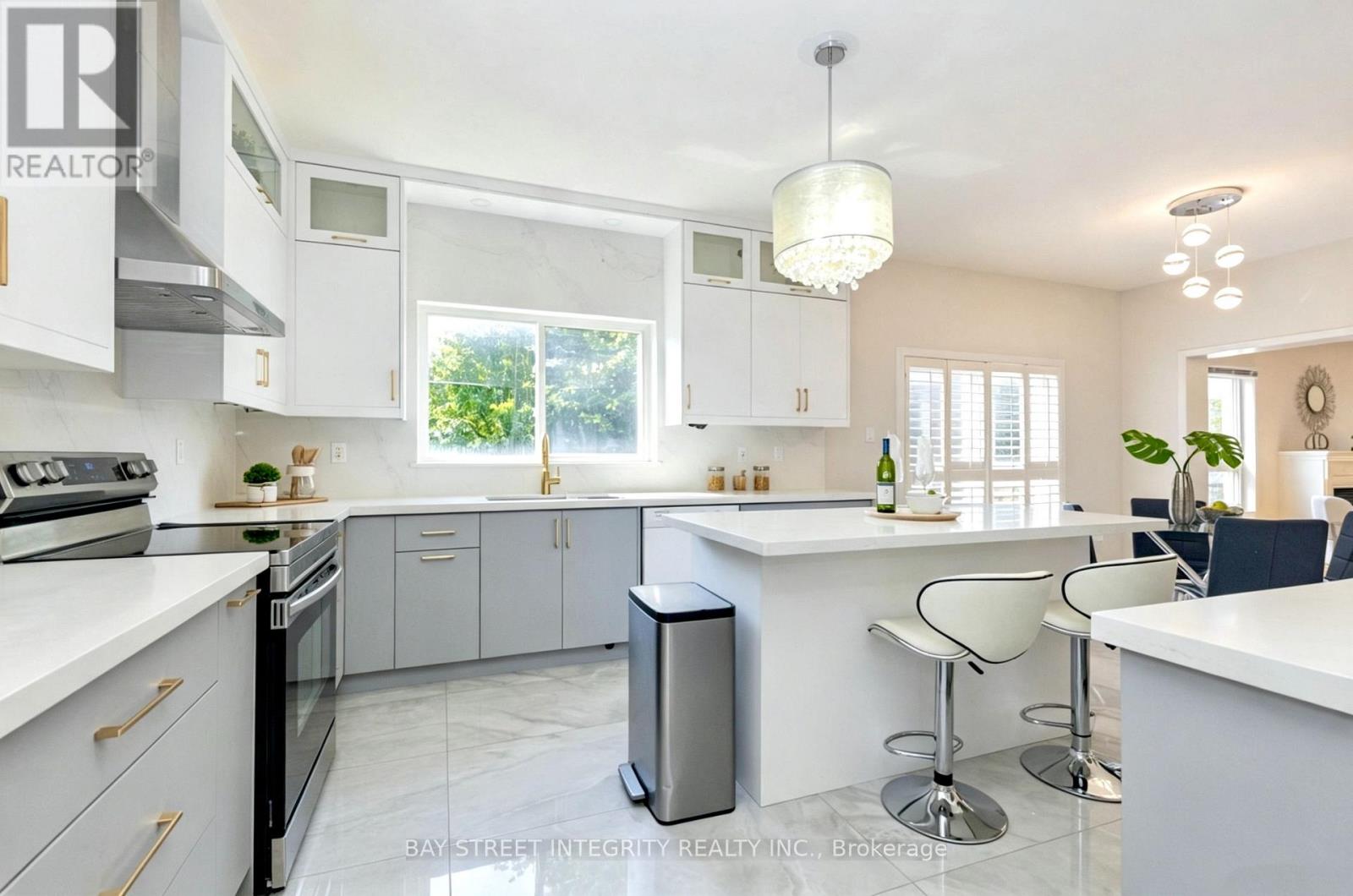 17 WESTON CRESCENT - 6