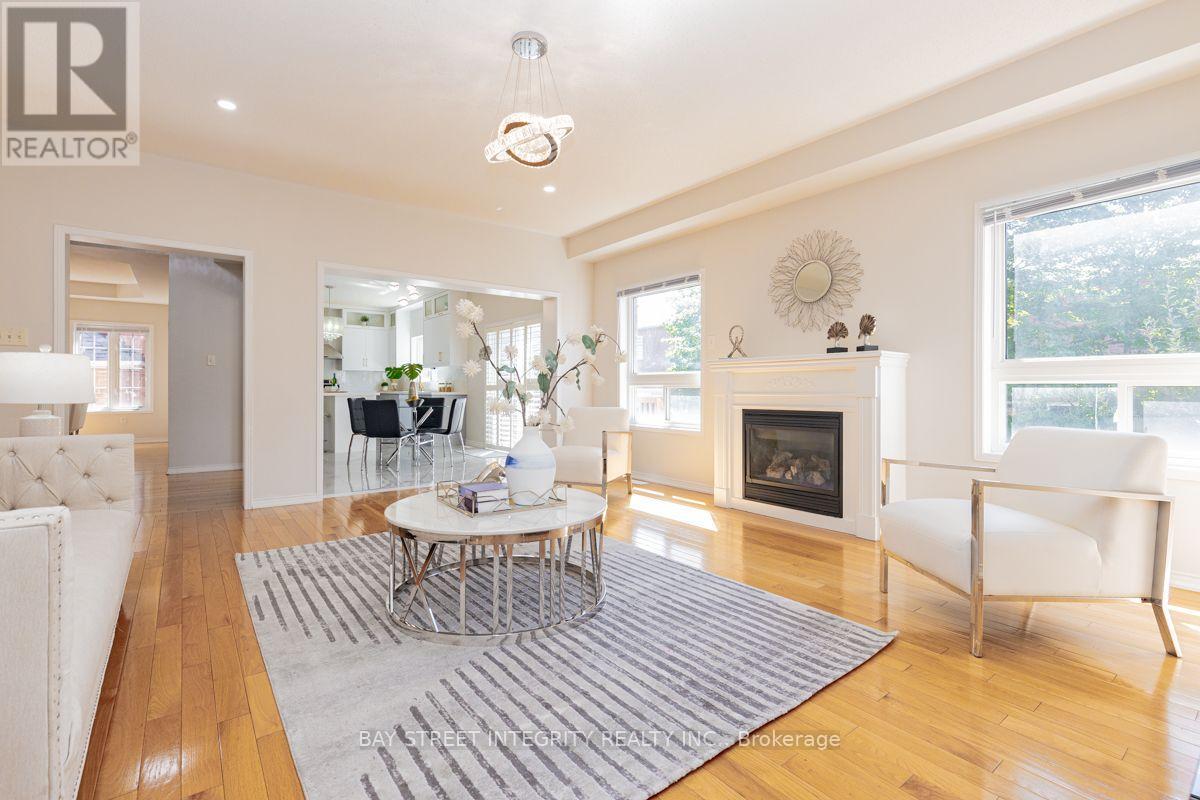 17 WESTON CRESCENT - 7