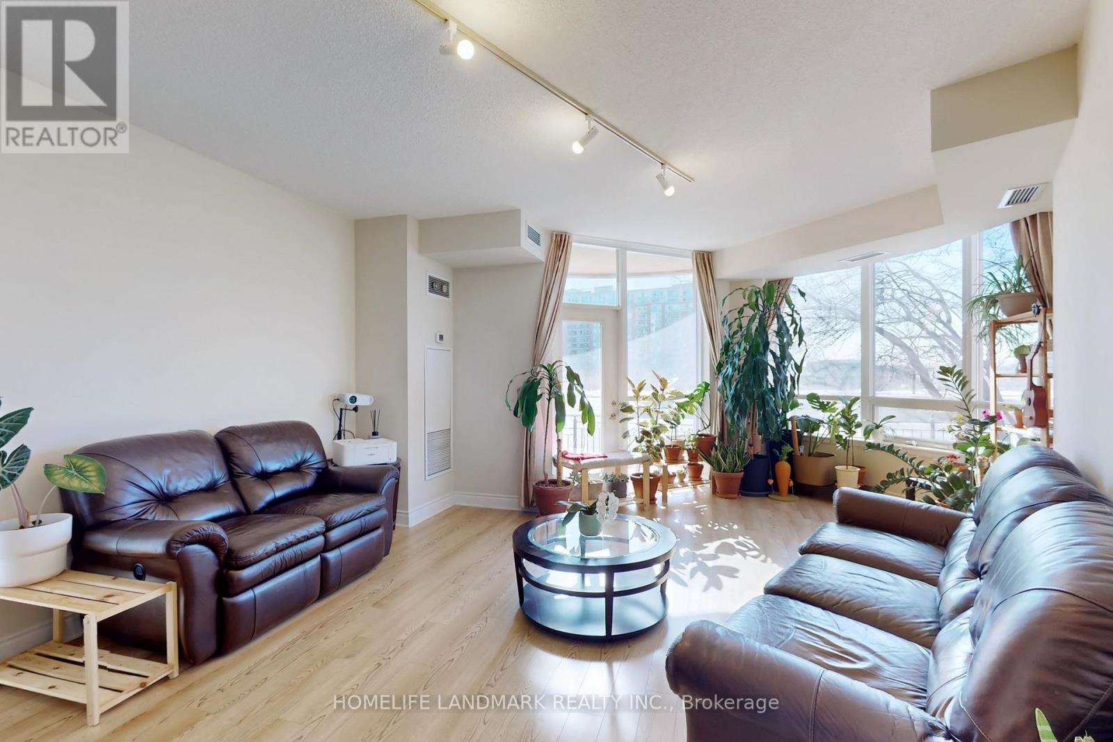 #163 23 COX BOULEVARD - 4