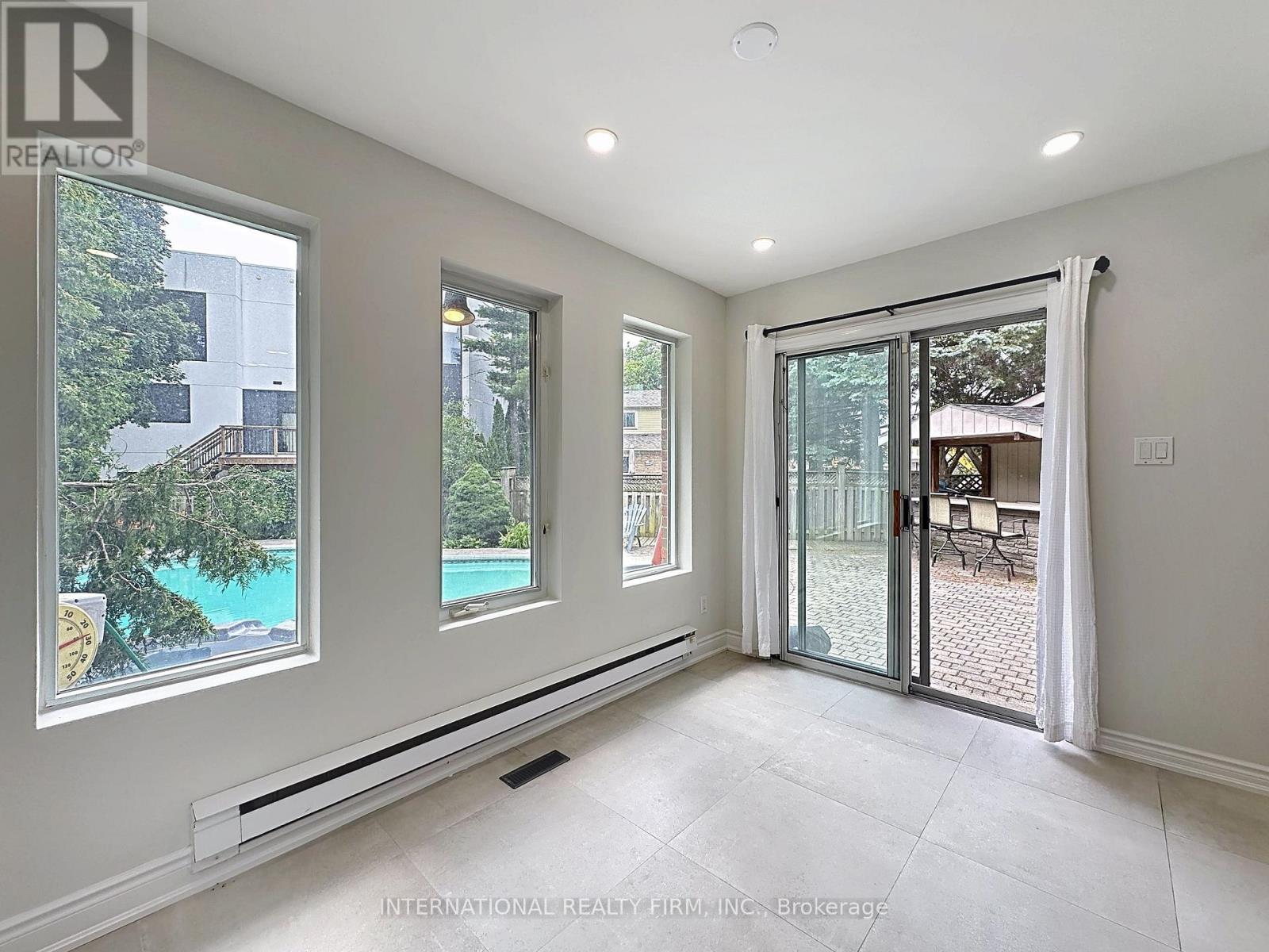 21 MAYVERN CRESCENT - 15
