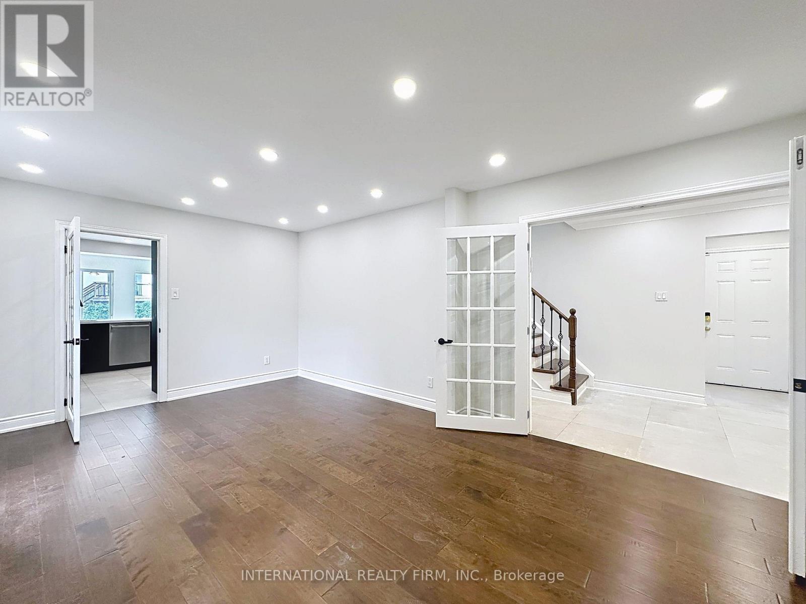 21 MAYVERN CRESCENT - 26