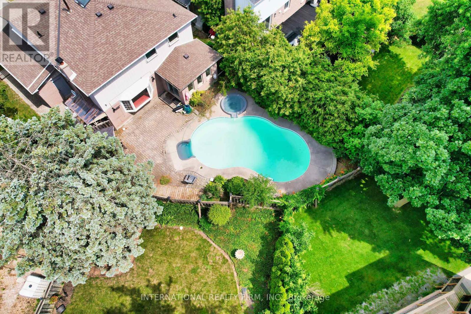 21 MAYVERN CRESCENT - 4