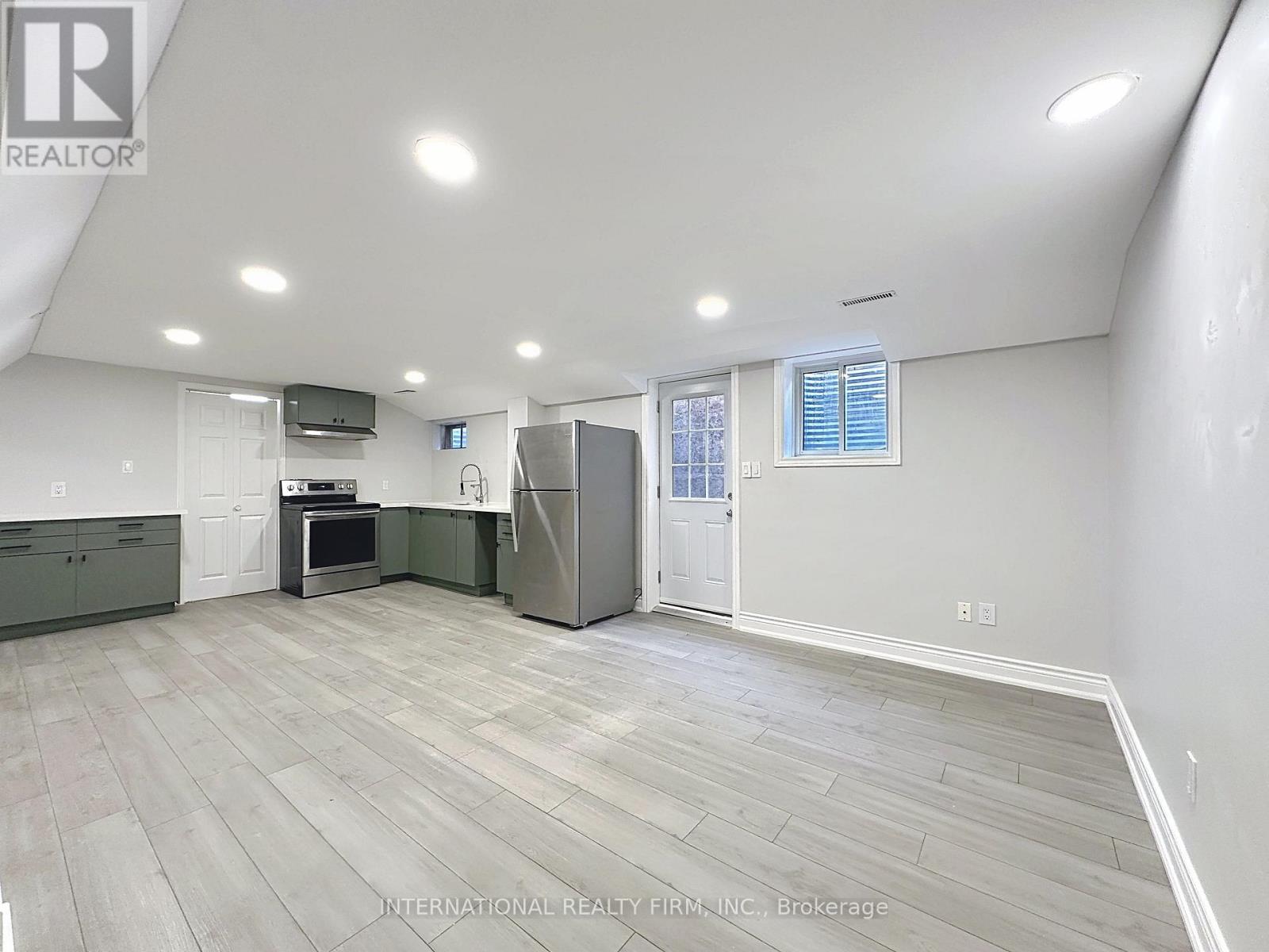 21 MAYVERN CRESCENT - 41