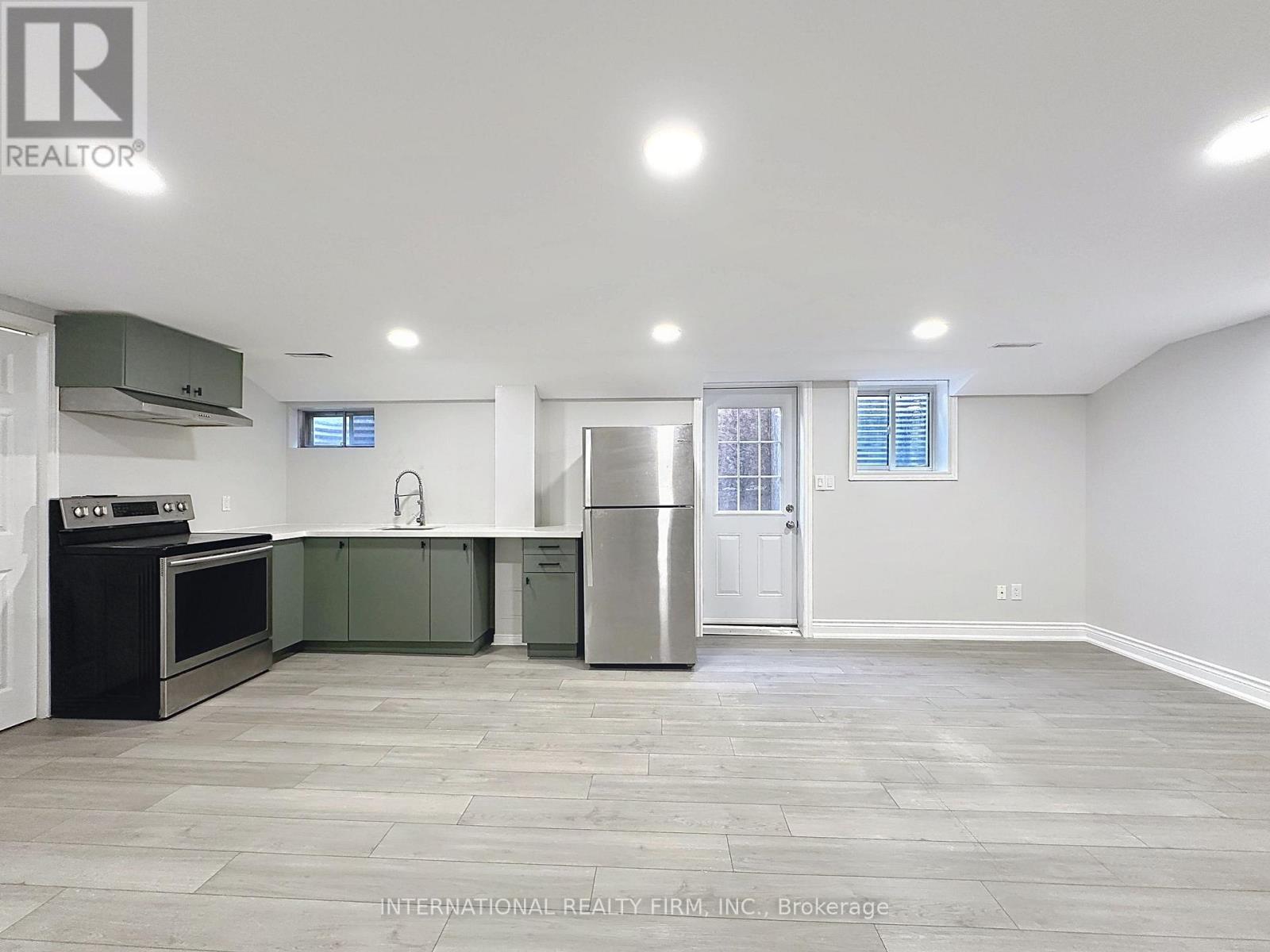 21 MAYVERN CRESCENT - 43