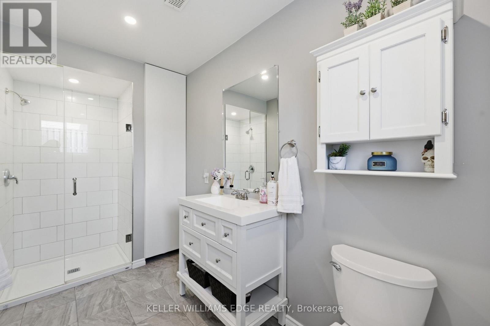 33 JANE STREET - 33
