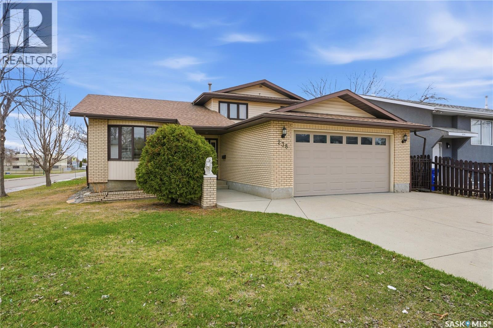 238 S AVENUE N, Saskatoon — photo 2
