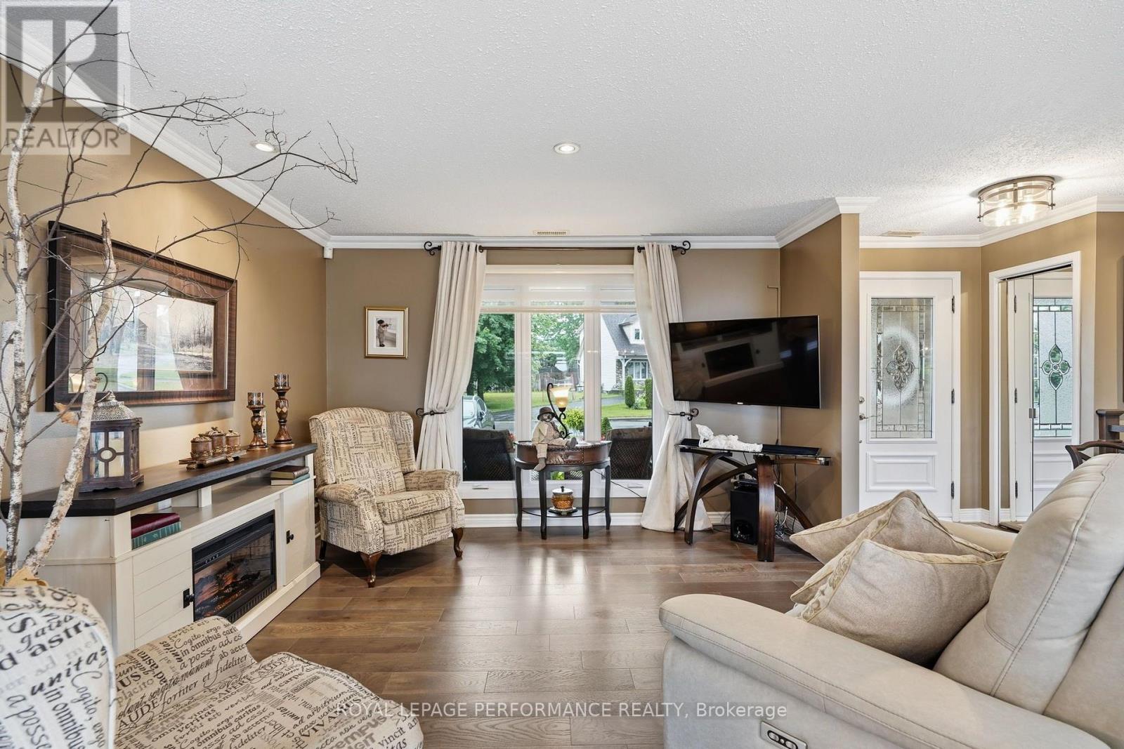 600 PARISIEN STREET - 11
