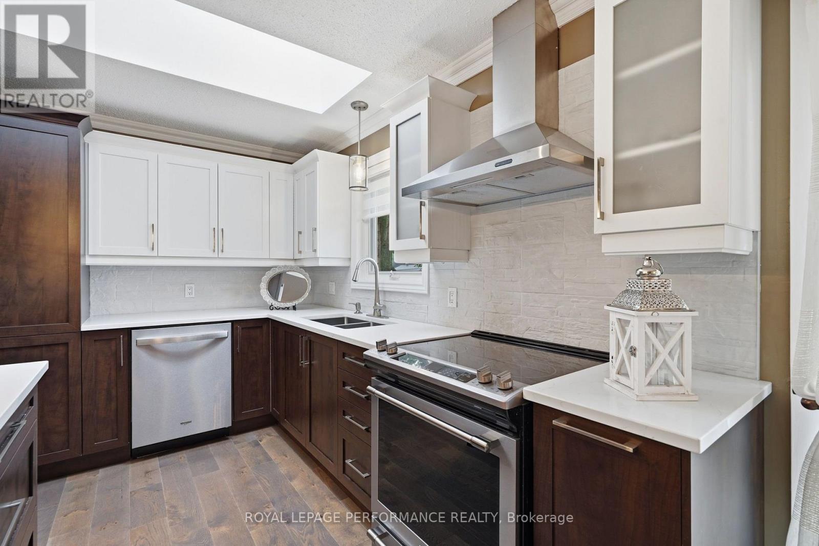 600 PARISIEN STREET - 8