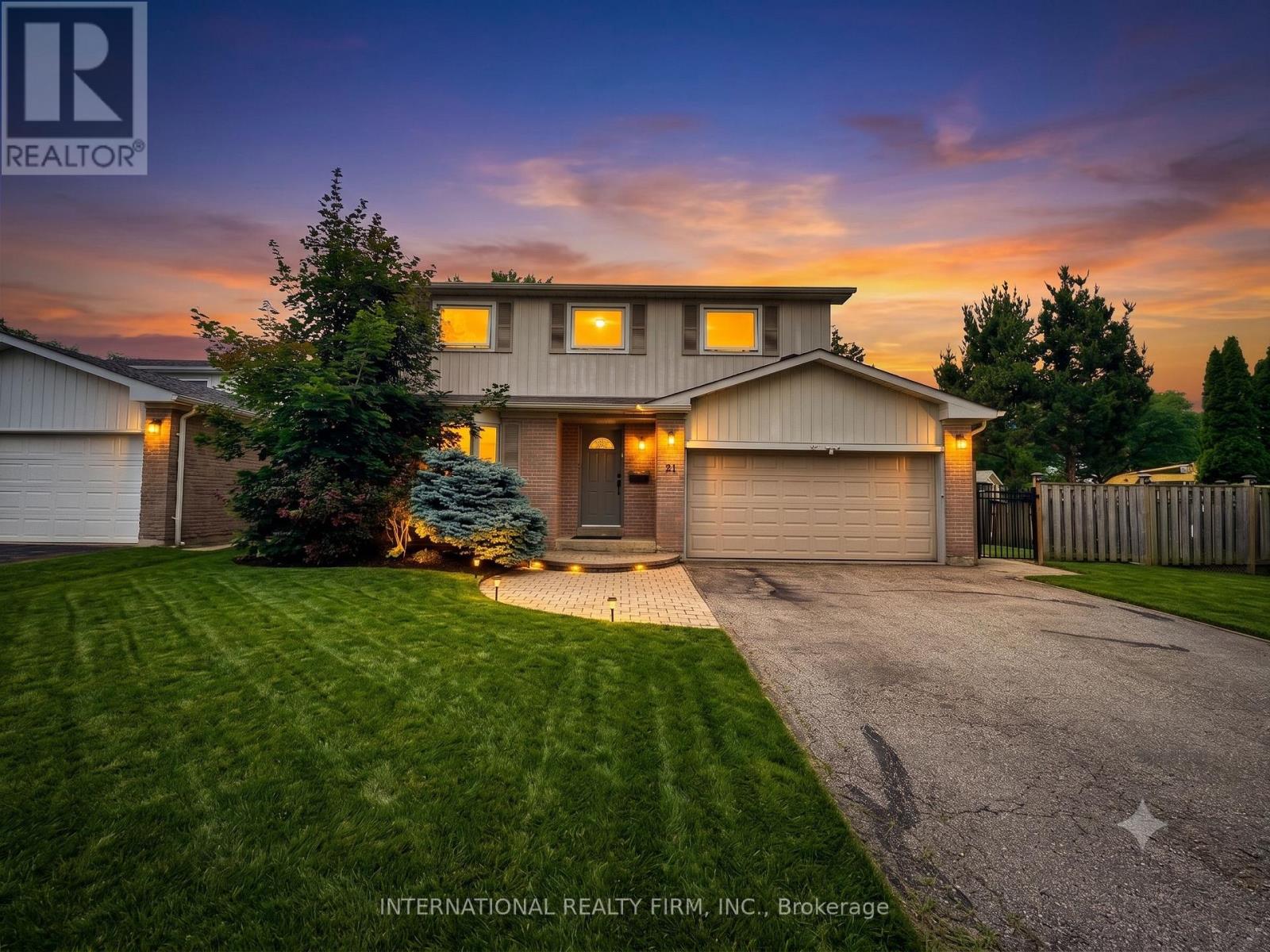 Photo of 21 MAYVERN CRESCENT