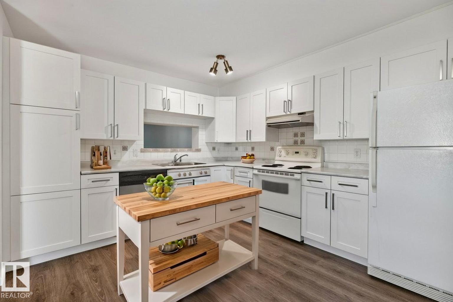 1501 LAKESIDE GR - 9