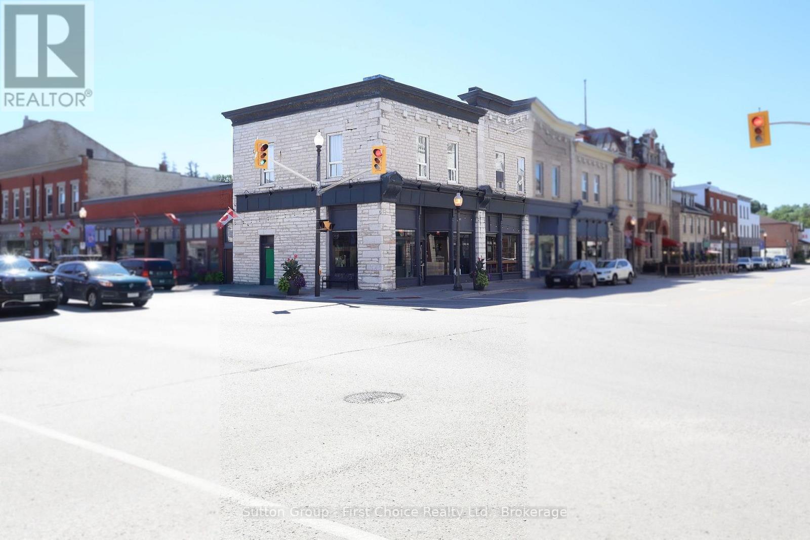 100 QUEEN STREET E