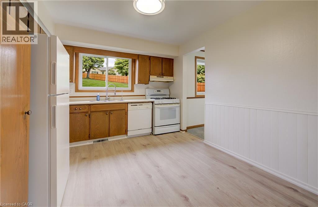 75 BALMORAL Drive - Image 11