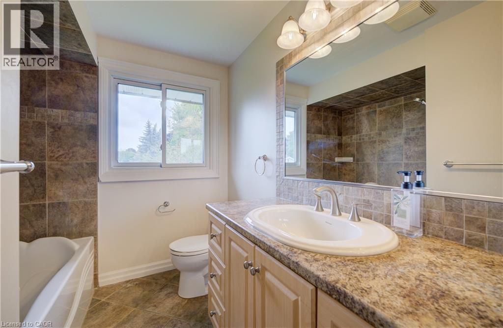 75 BALMORAL Drive - Image 17