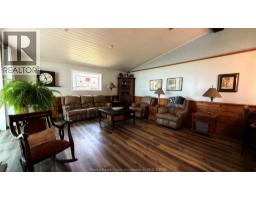 Living room/Fireplace - 965 West Shore Road, Pelee Island, ON N0R1M0 Photo 11