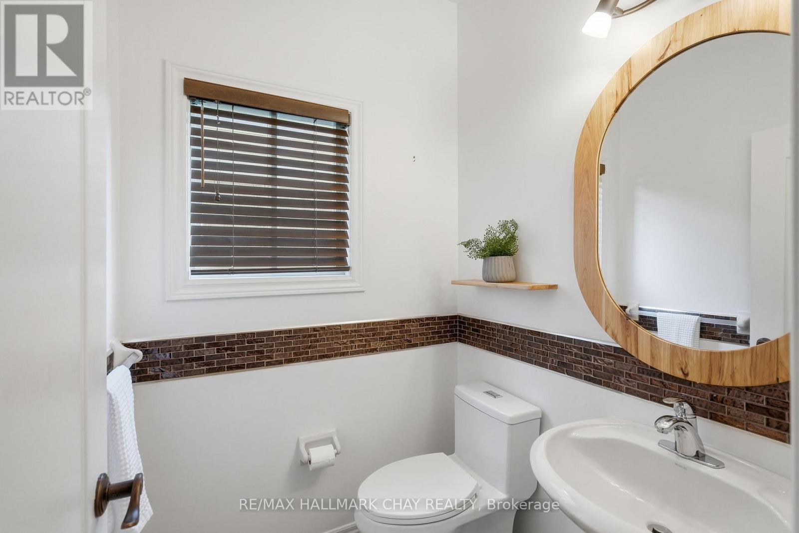 17 ARMEDA CLOW CRESCENT - 5