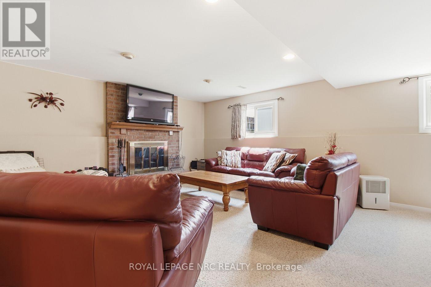 28 ROLLINS DRIVE - 22