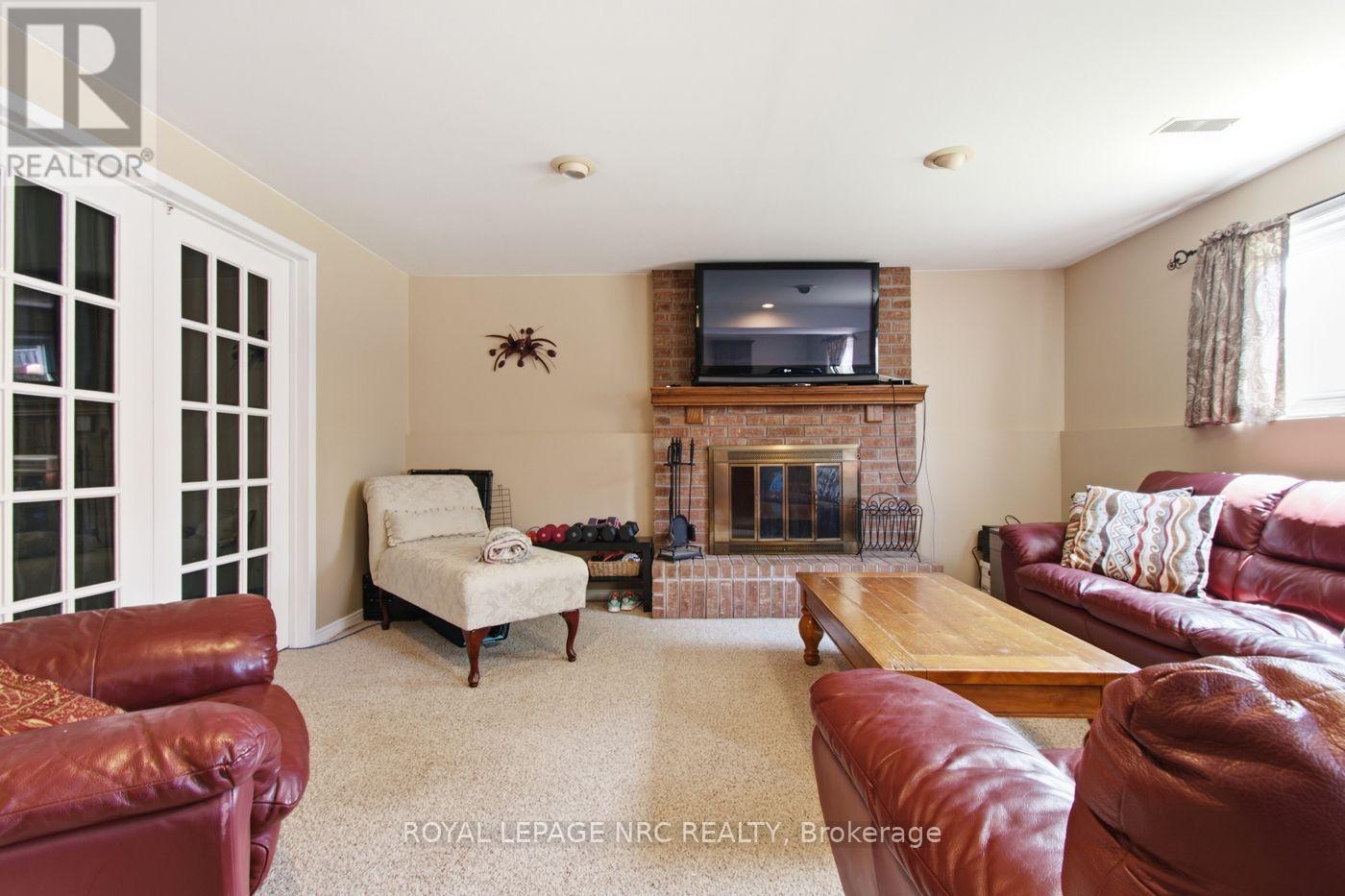 28 ROLLINS DRIVE - 30