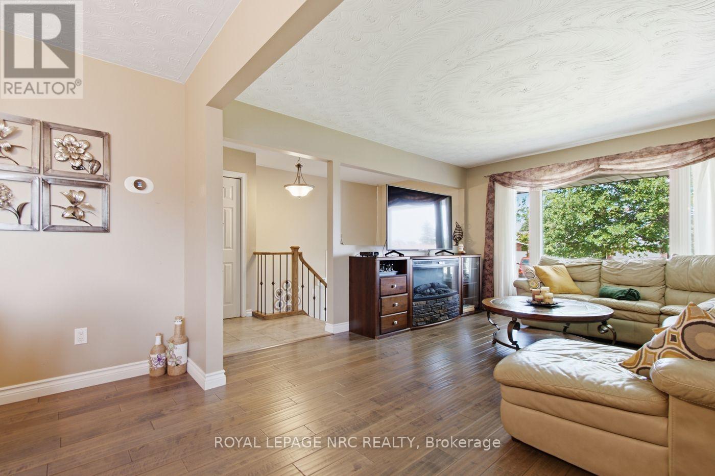 28 ROLLINS DRIVE - 4