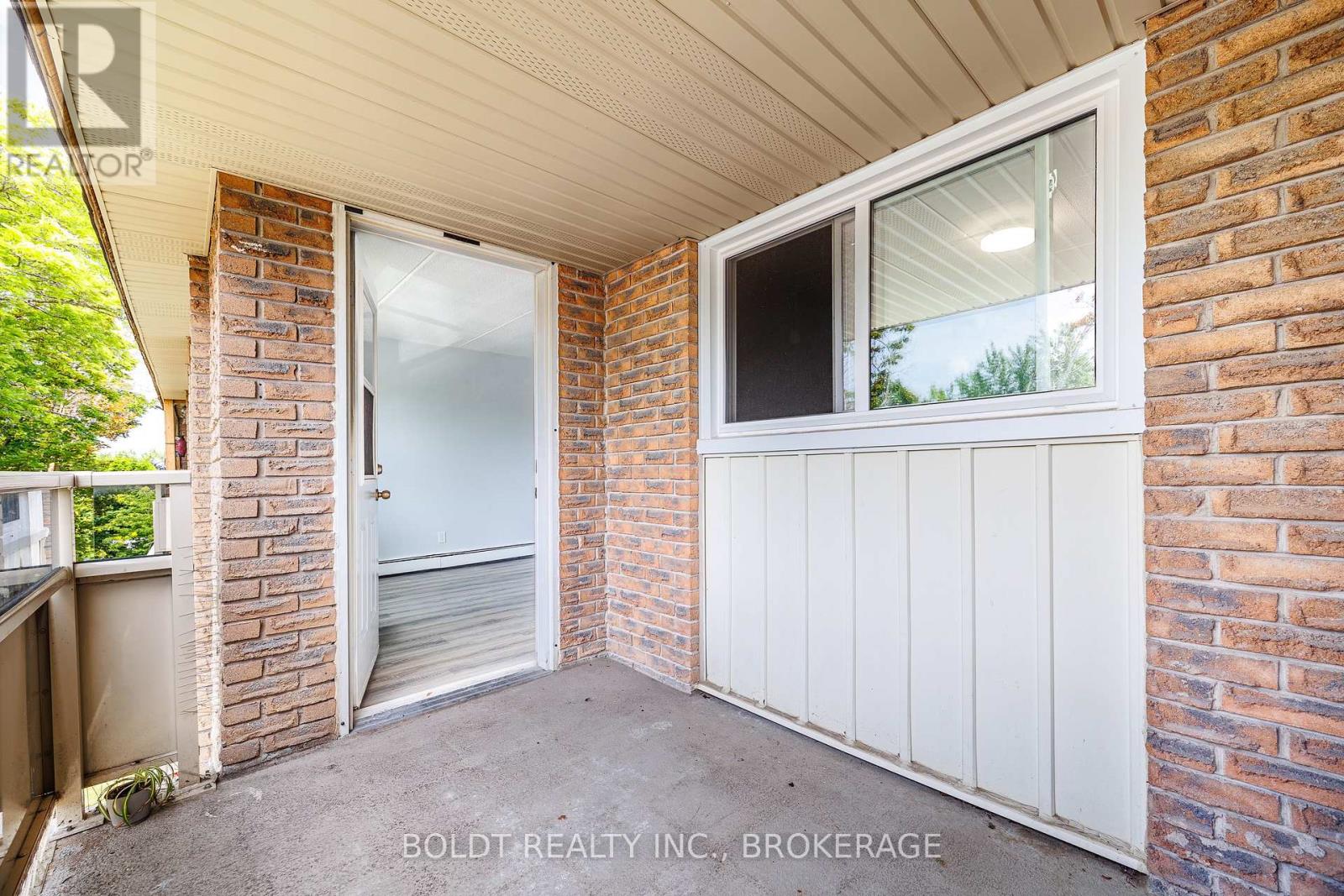 #209 41 RYKERT STREET - 21