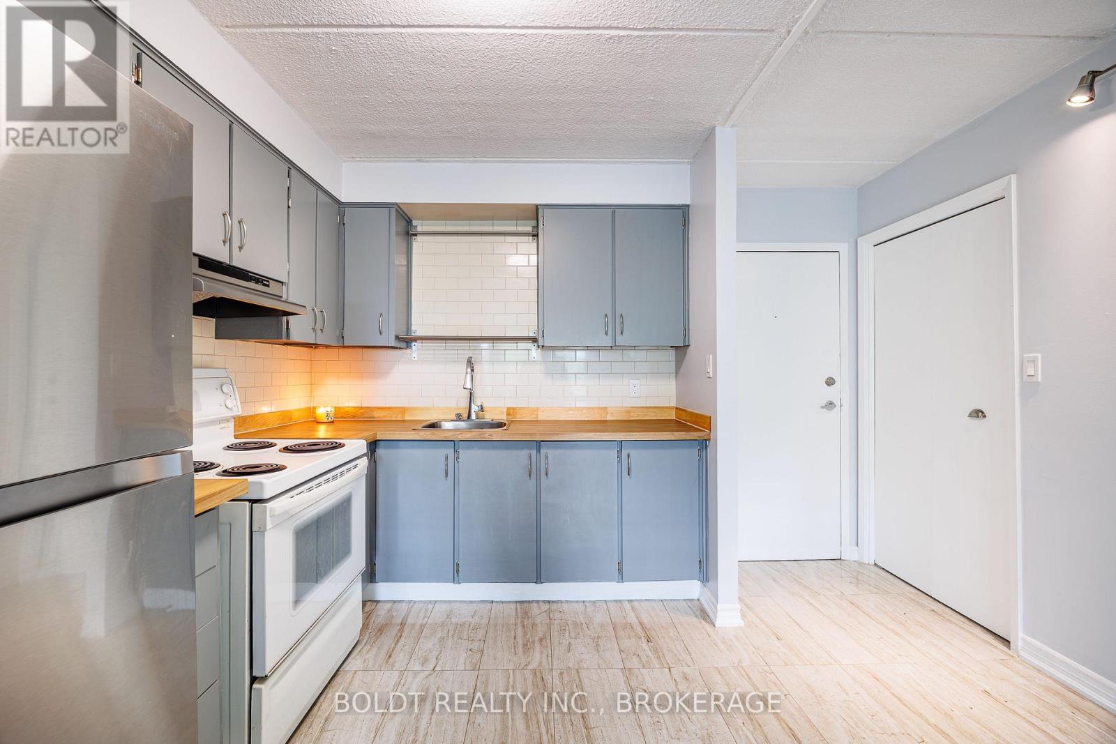 #209 41 RYKERT STREET - 9