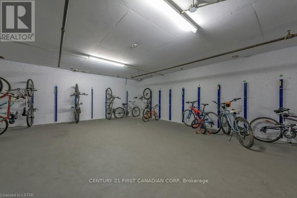 #2004 323 COLBORNE STREET - 29