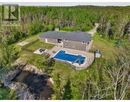 5pc Ensuite bath - 5381 Desmarais, Sudbury, ON P3P1R7 Photo 6