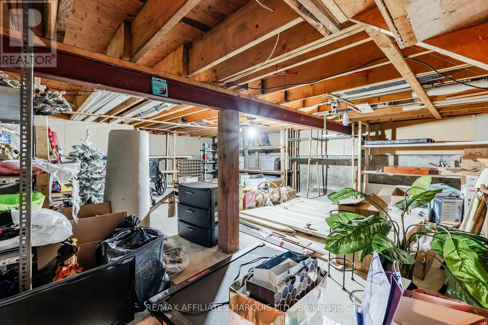 709 CHAMPLAIN DRIVE - 36