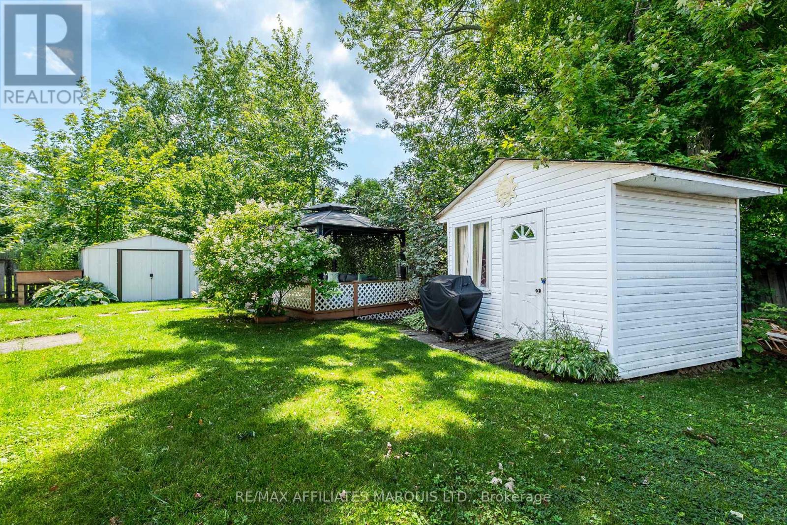 709 CHAMPLAIN DRIVE - 44