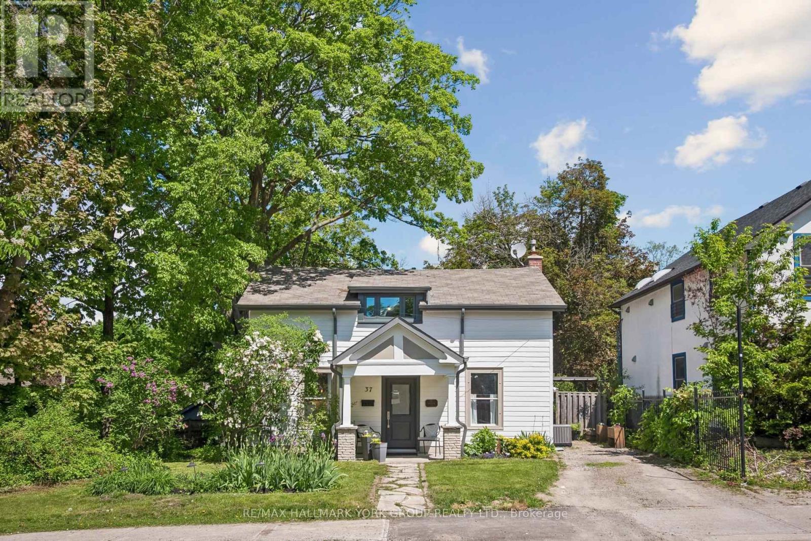 37 ARNOLD CRESCENT