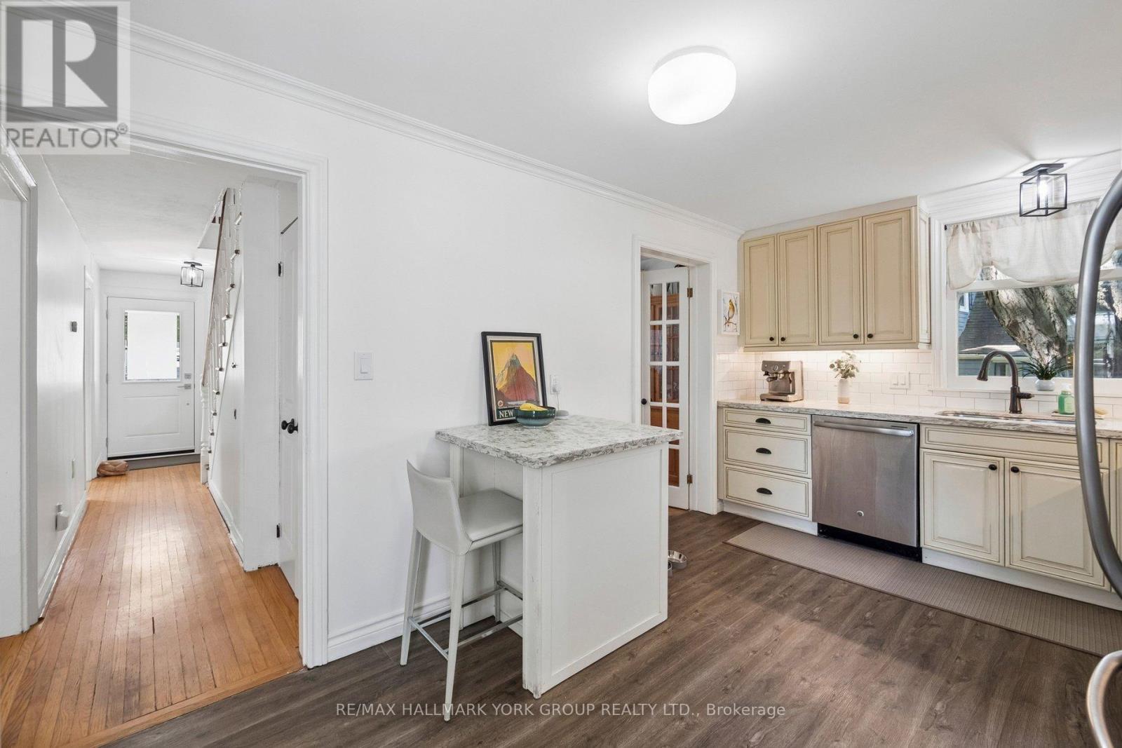 37 ARNOLD CRESCENT - 11