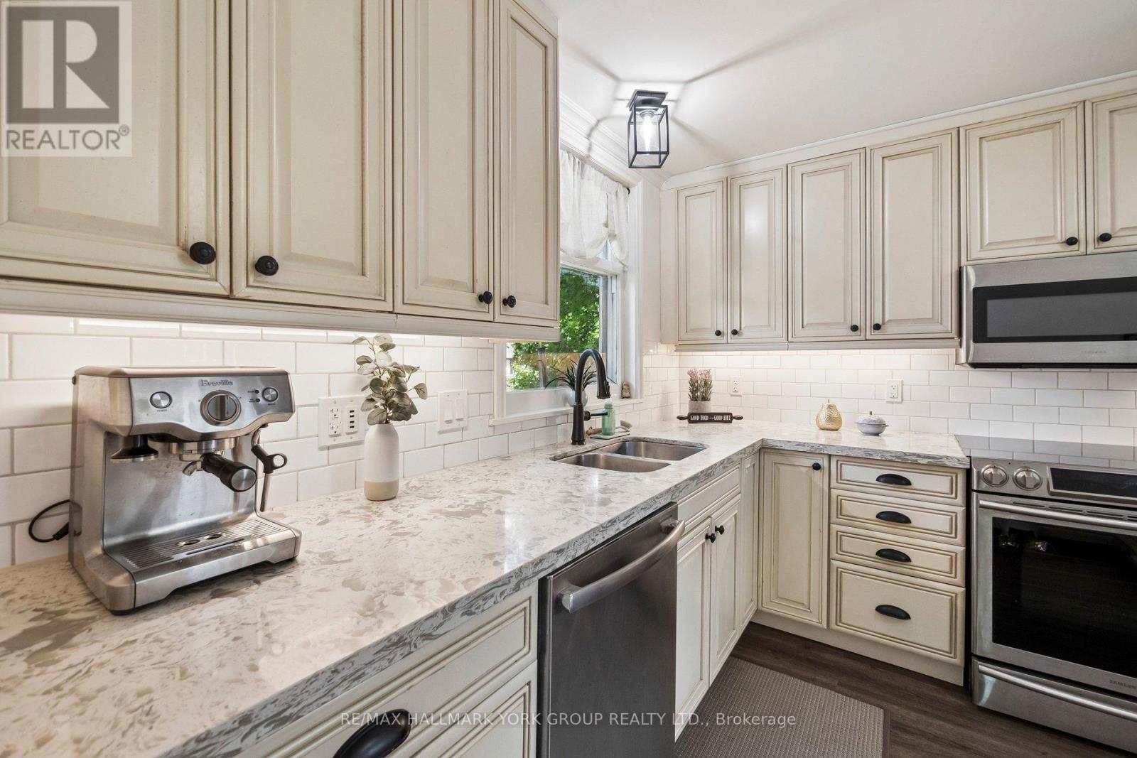 37 ARNOLD CRESCENT - 14