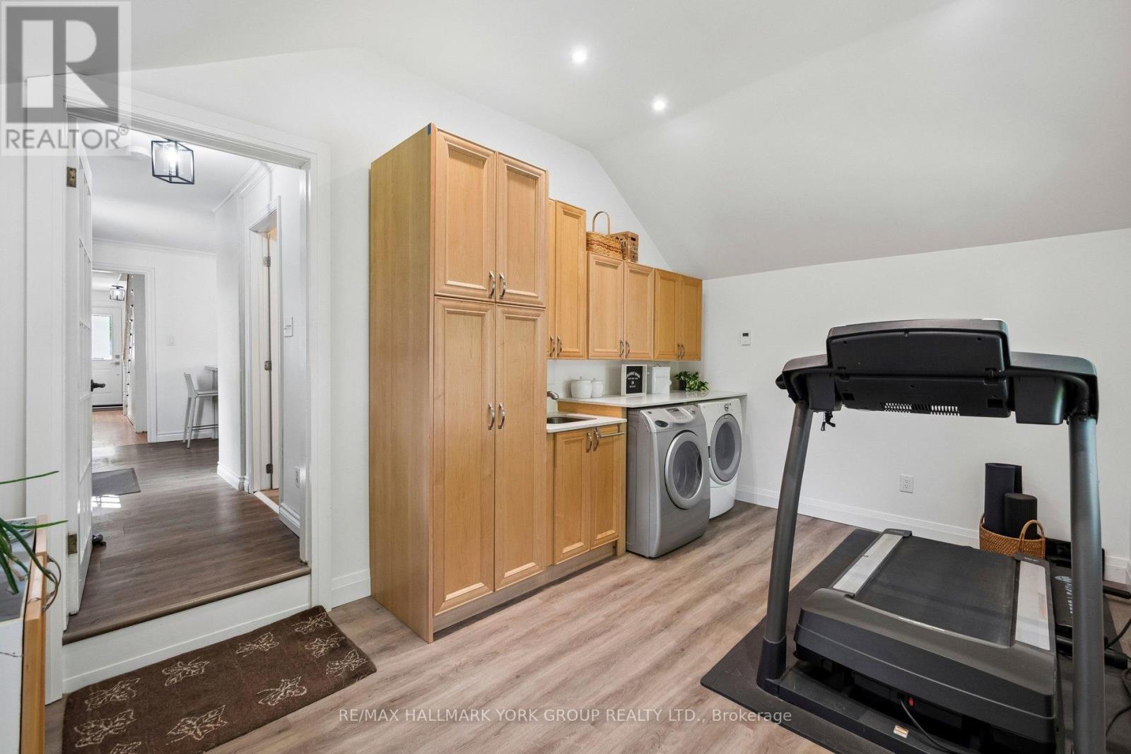 37 ARNOLD CRESCENT - 17