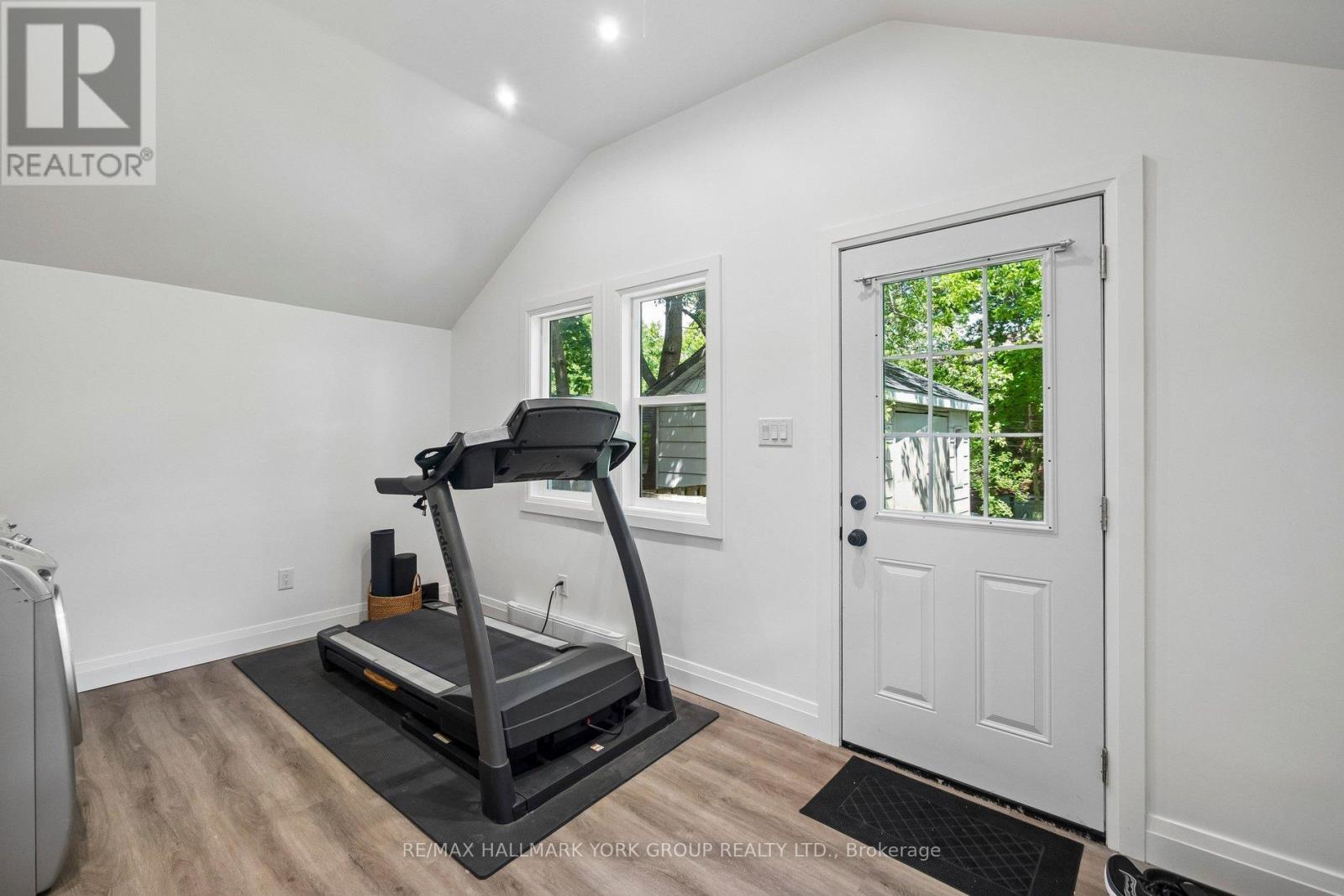 37 ARNOLD CRESCENT - 18