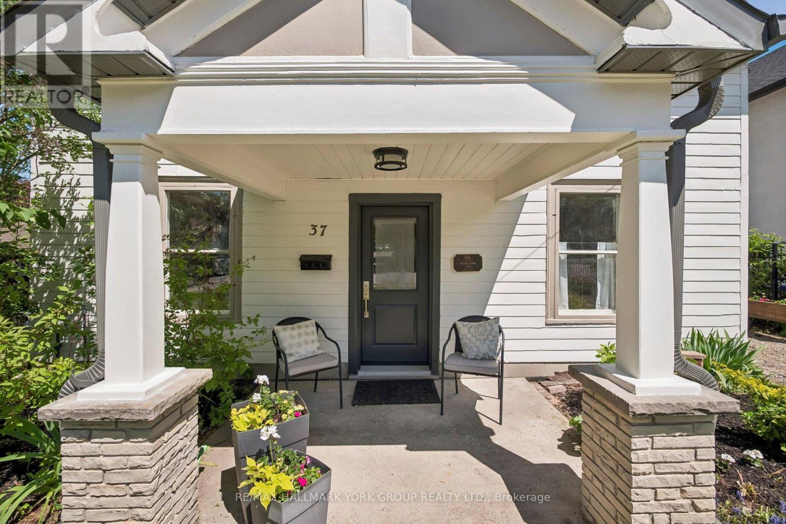 37 ARNOLD CRESCENT - 2