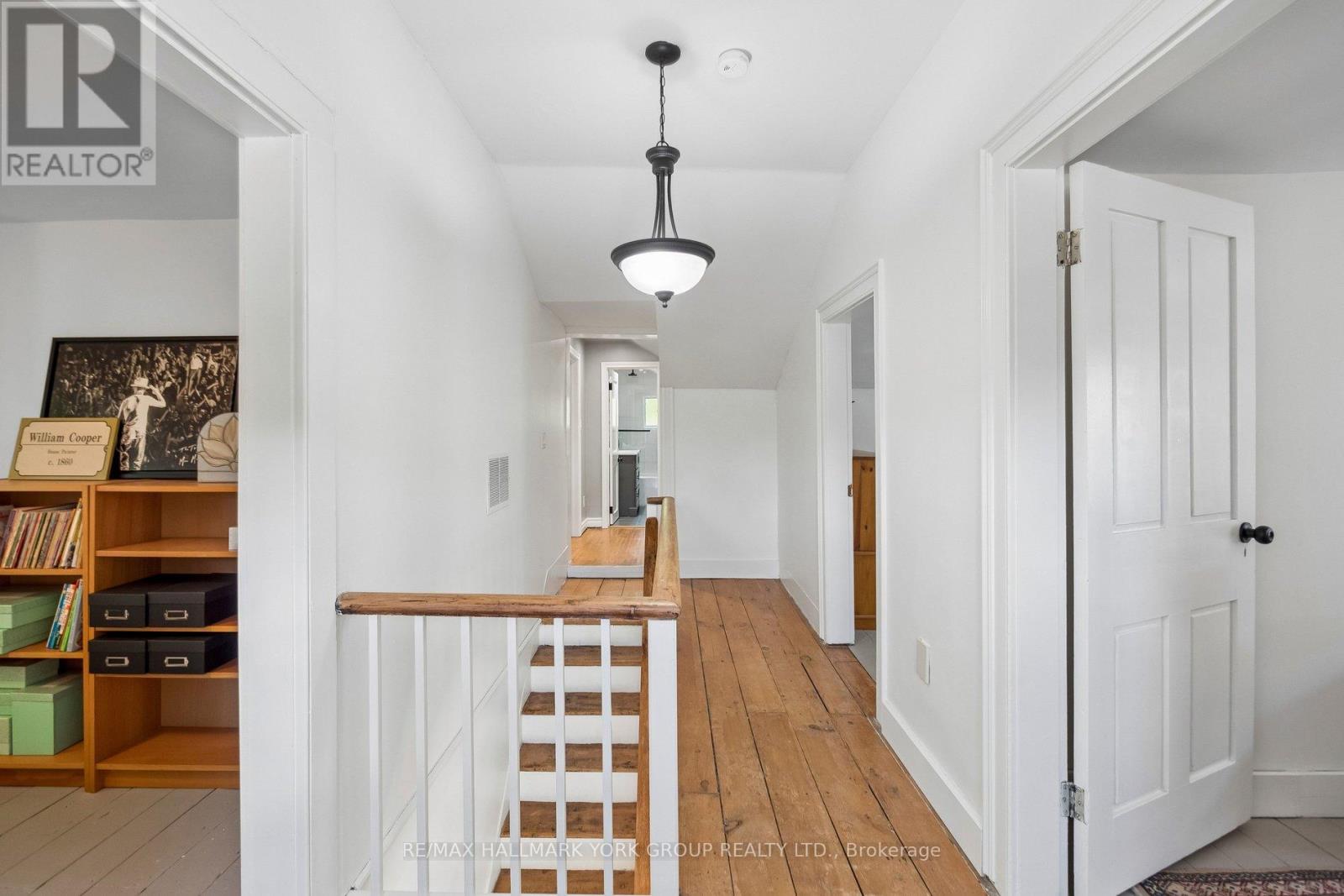 37 ARNOLD CRESCENT - 22