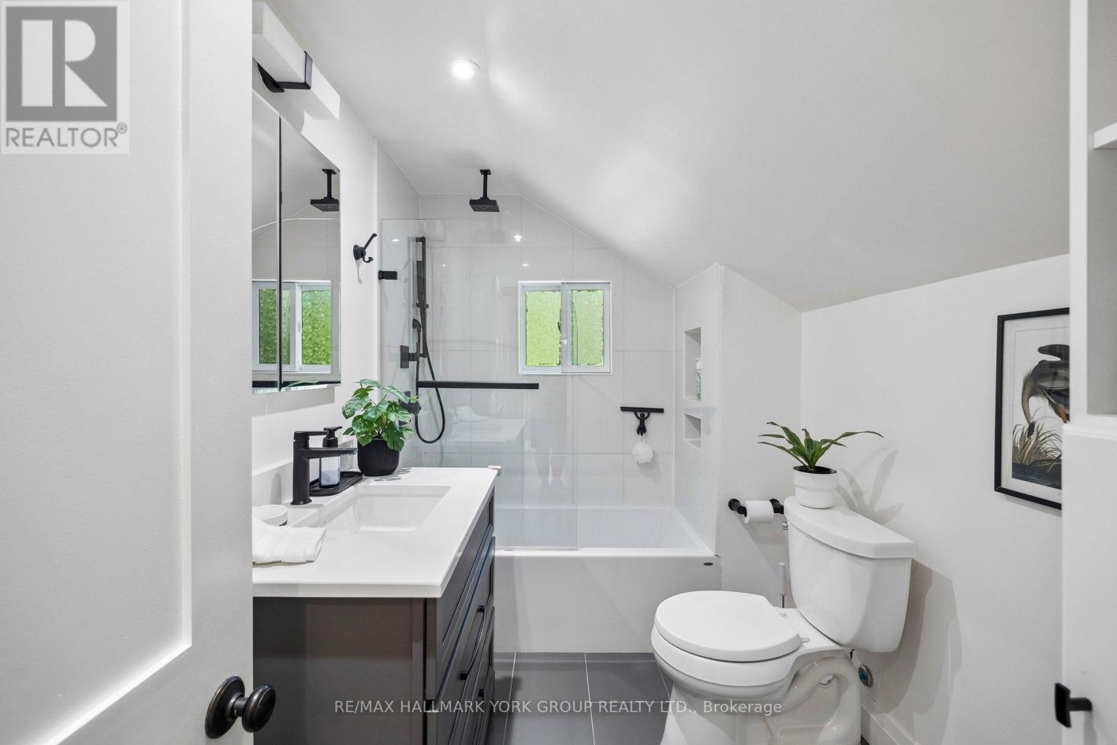 37 ARNOLD CRESCENT - 25
