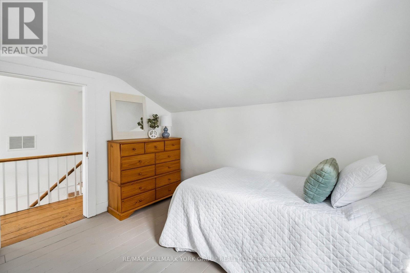 37 ARNOLD CRESCENT - 27