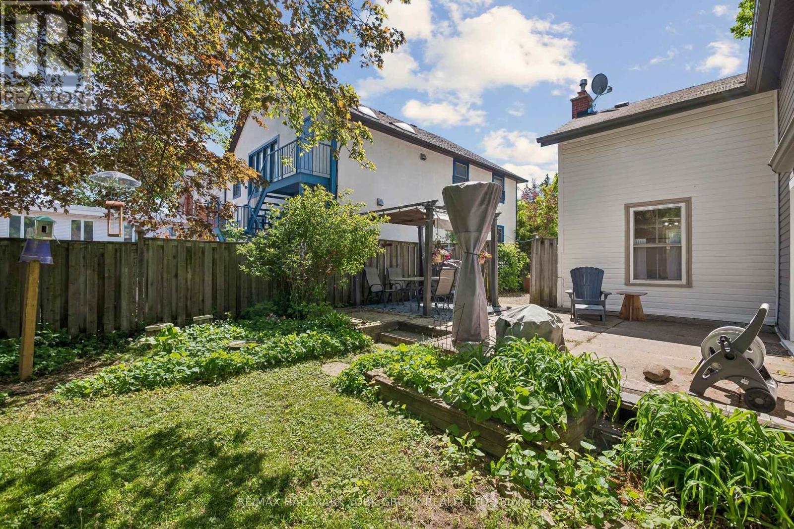 37 ARNOLD CRESCENT - 33