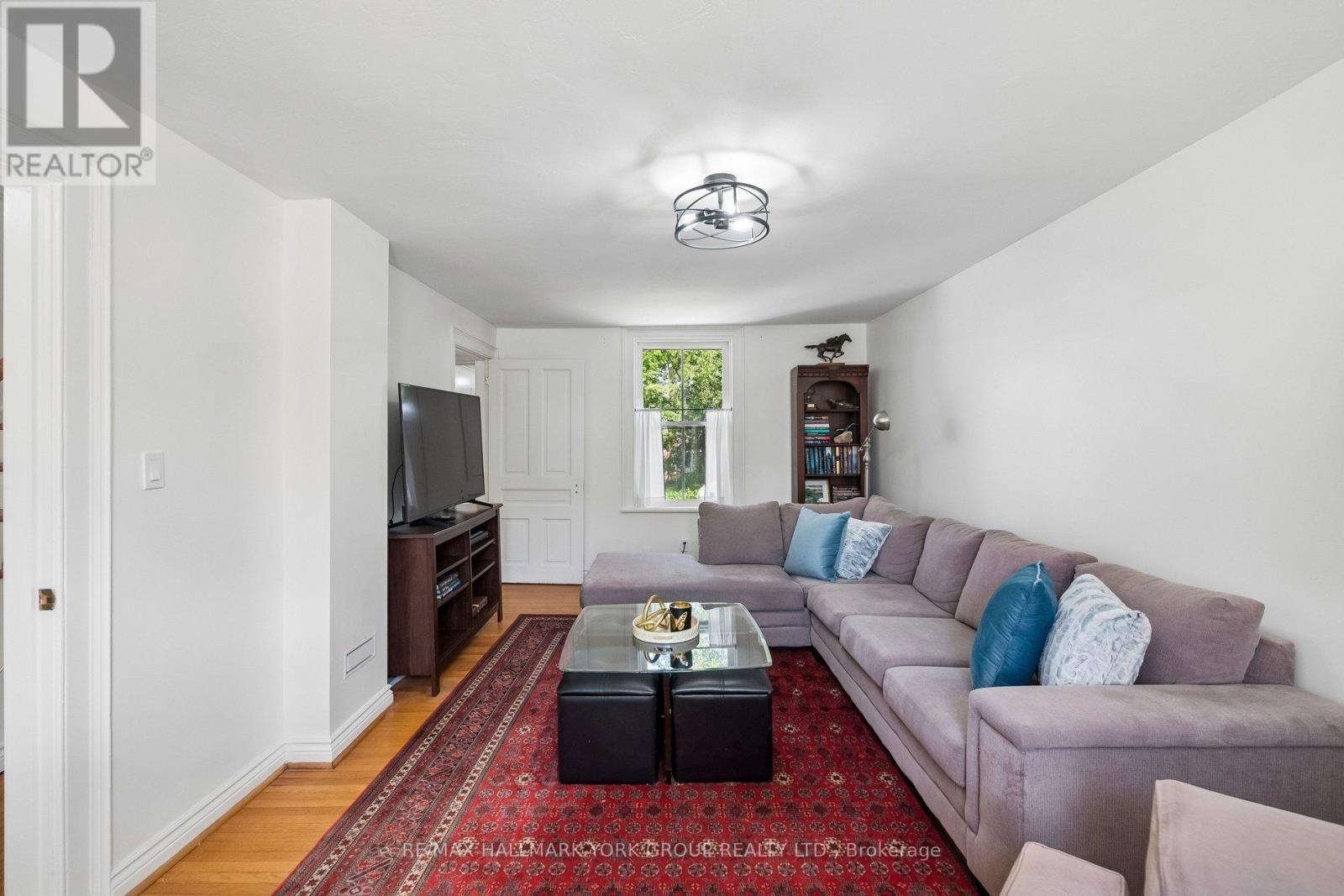 37 ARNOLD CRESCENT - 6