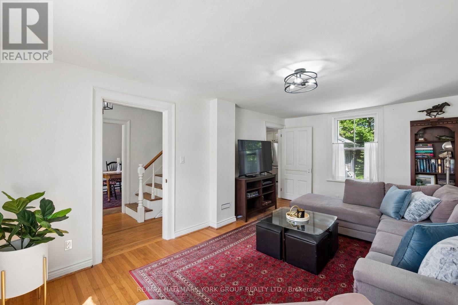 37 ARNOLD CRESCENT - 7