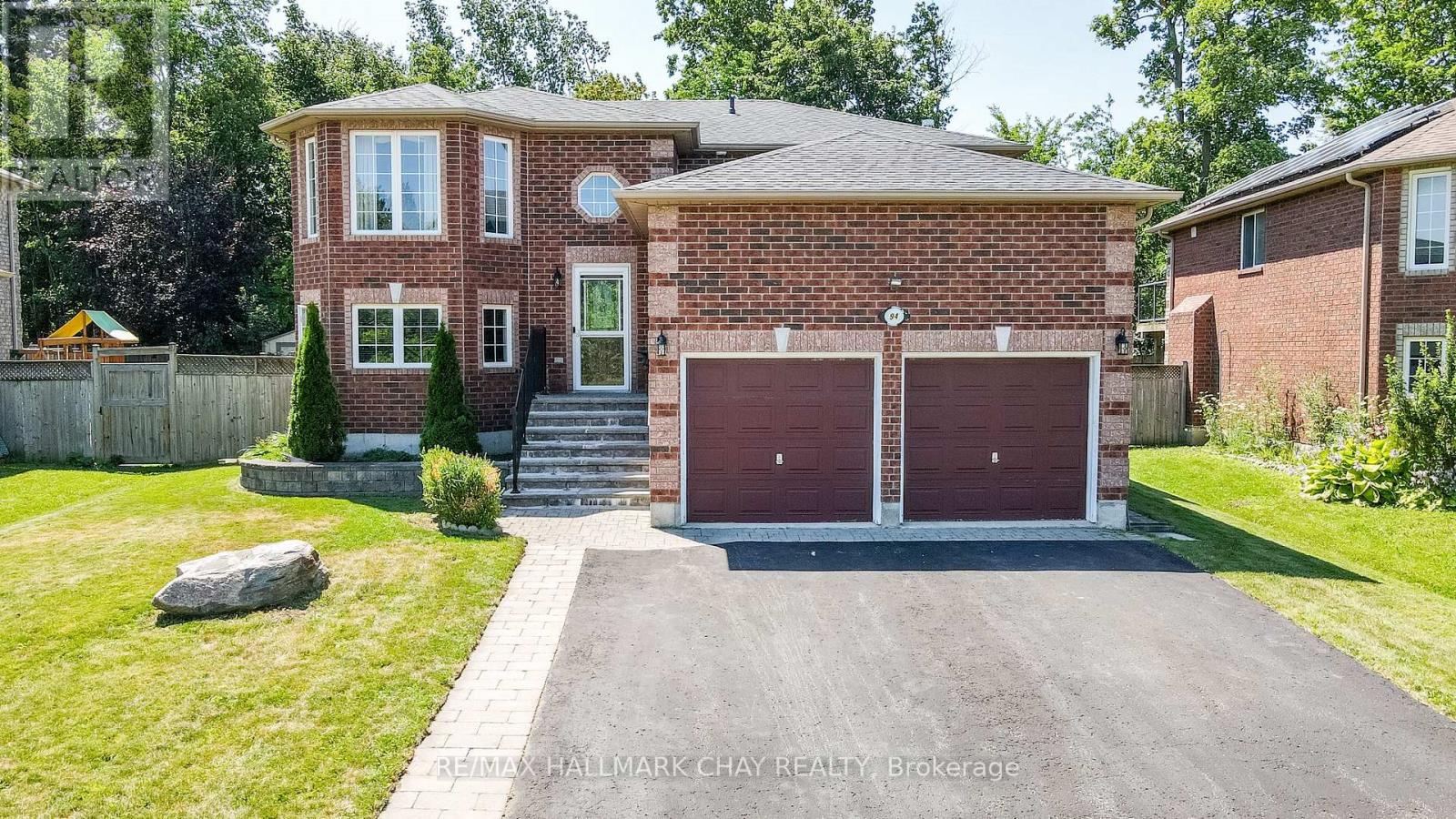 94 SANDRINGHAM DRIVE - 1