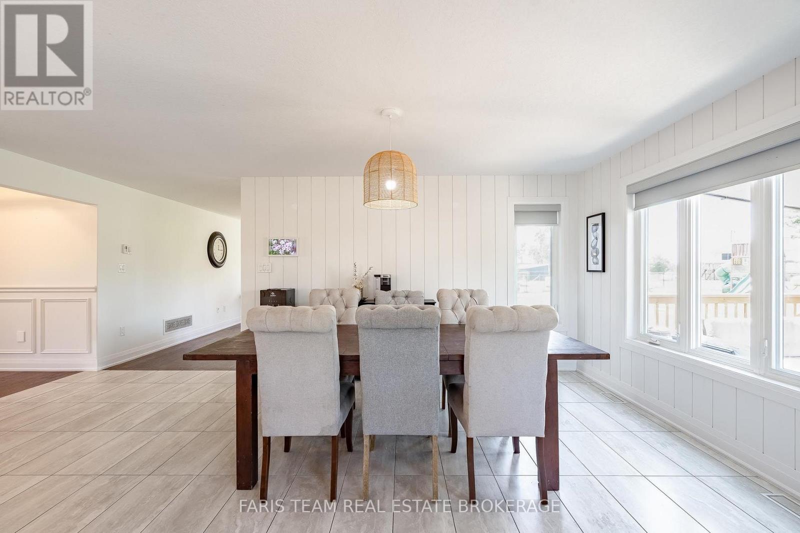 4 CHESLOCK CRESCENT - 12