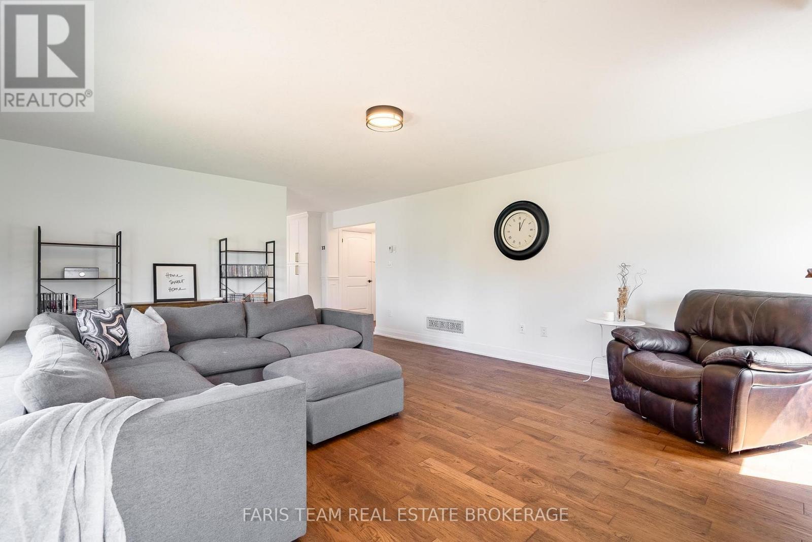 4 CHESLOCK CRESCENT - 16