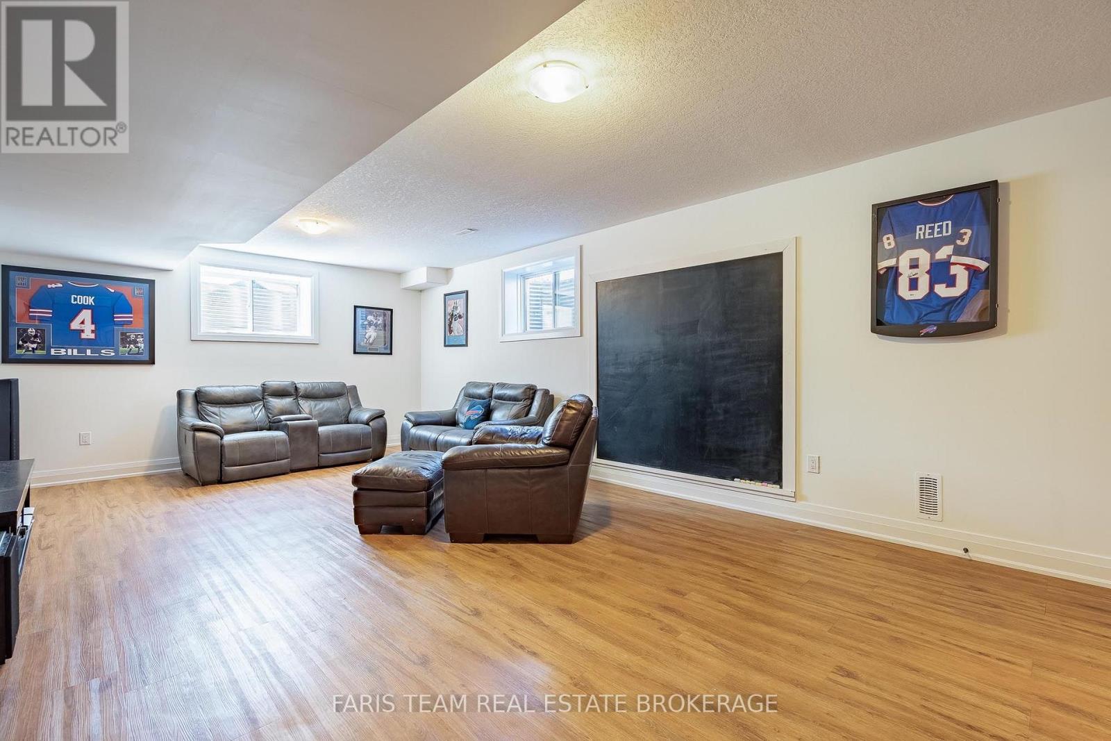 4 CHESLOCK CRESCENT - 30