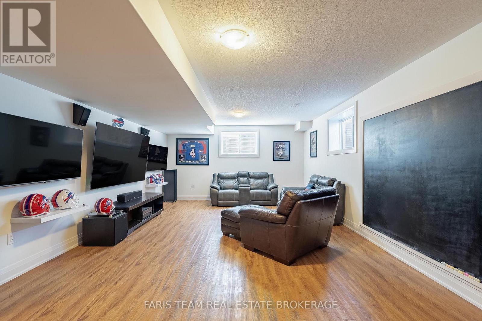 4 CHESLOCK CRESCENT - 31