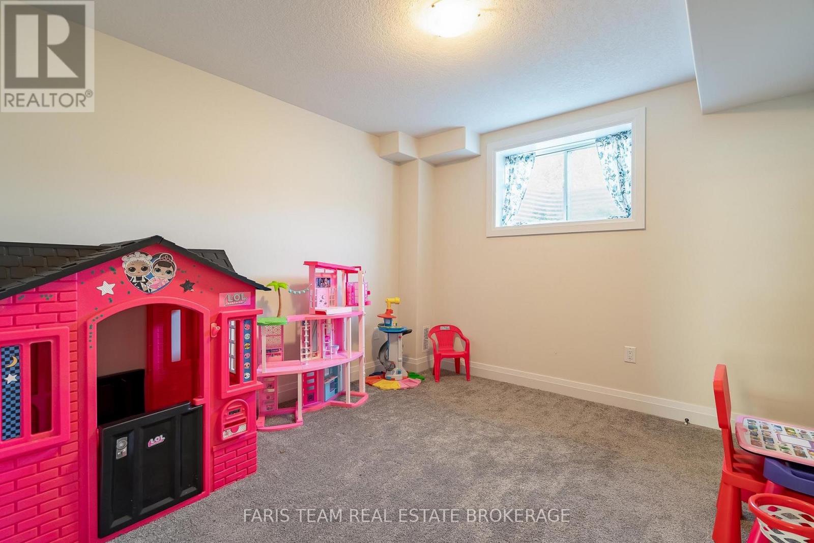 4 CHESLOCK CRESCENT - 34
