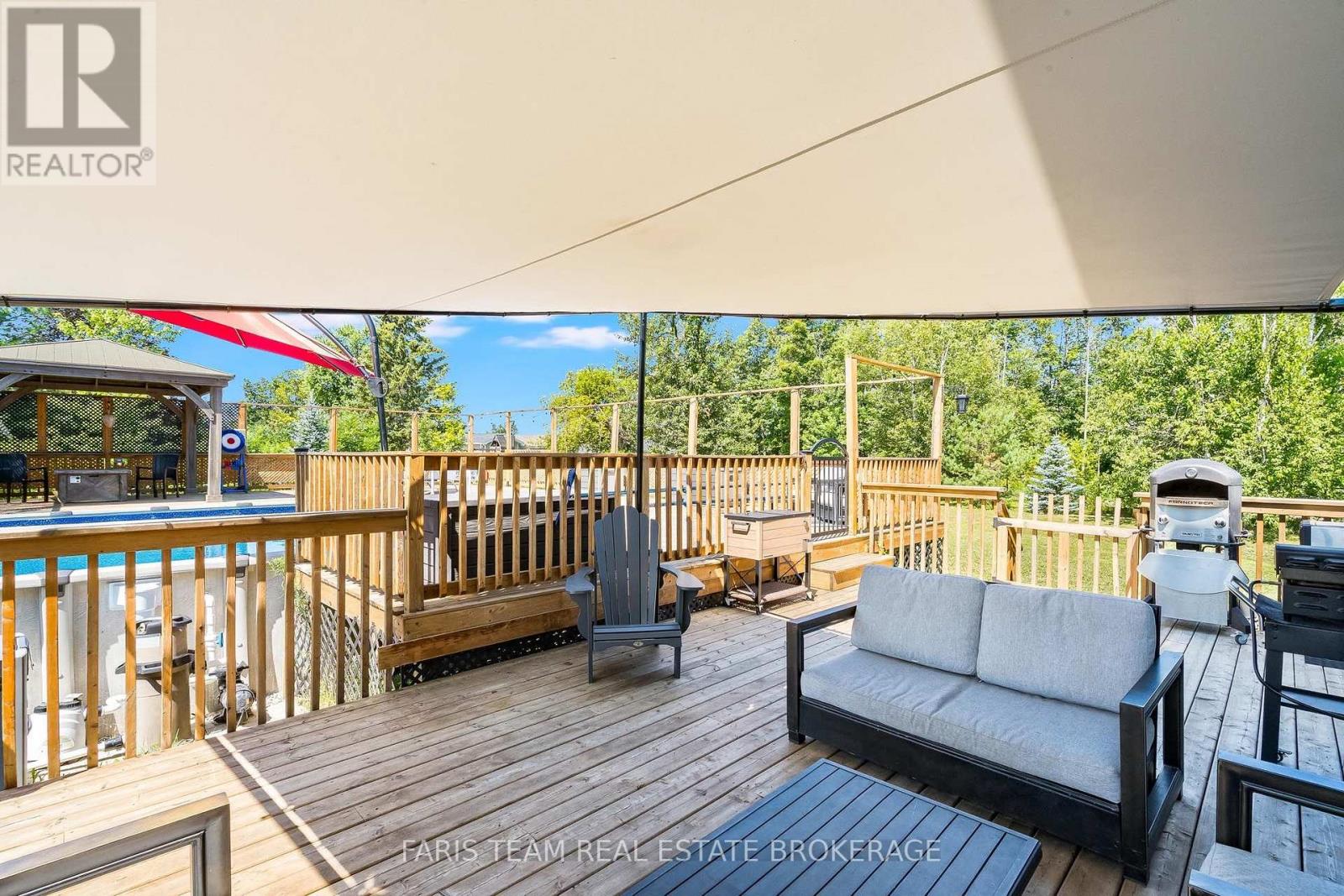 4 CHESLOCK CRESCENT - 38